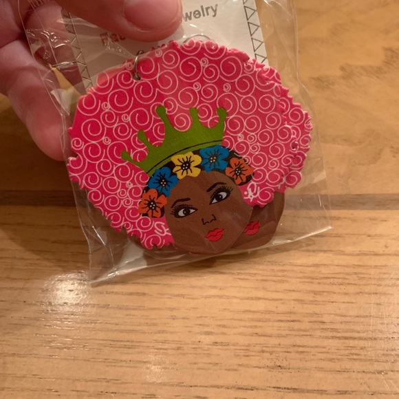 Beautiful wooden African Queen Earrings - Picture 5 of 7